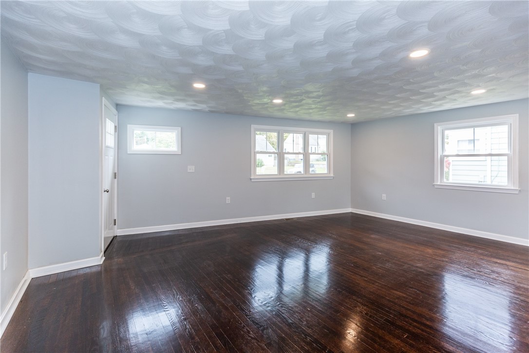 135 Lewiston Street Warwick, RI 02889 - Photo 3 of 20 Living Room