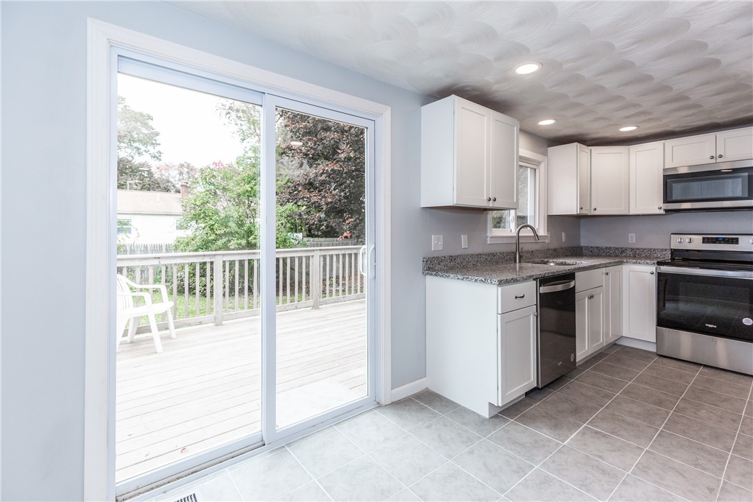 135 Lewiston Street Warwick, RI 02889 - Photo 4 of 20 Kitchen