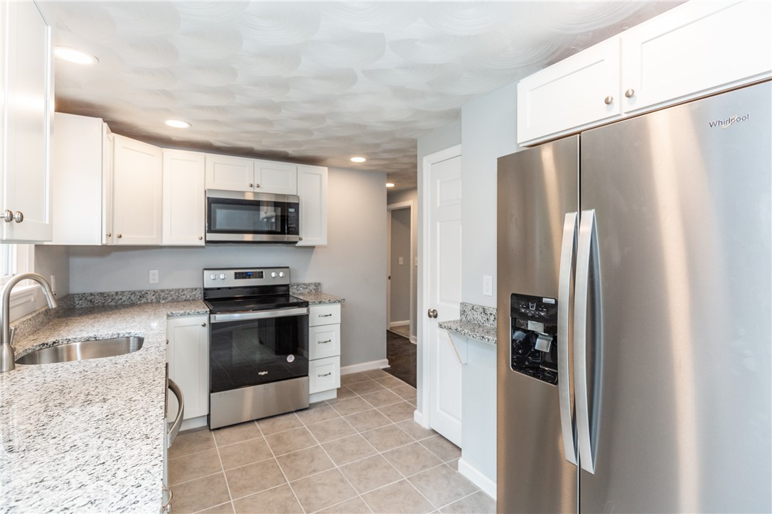 135 Lewiston Street Warwick, RI 02889 - Photo 6 of 20 Kitchen
