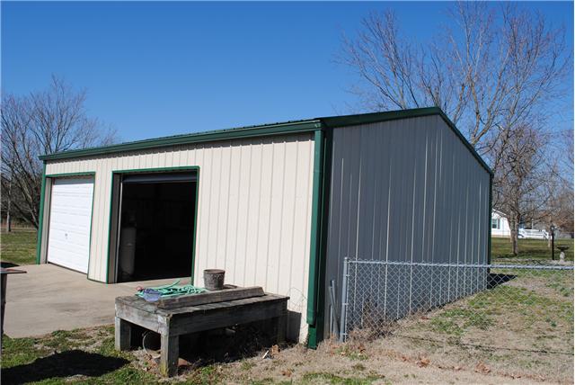 1324 Rock Springs Road Bethpage, TN 37022 - Photo 17 of 20 Garage