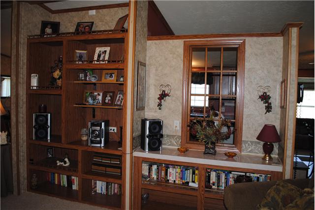 1324 Rock Springs Road Bethpage, TN 37022 - Photo 4 of 20 Living Room Shelving