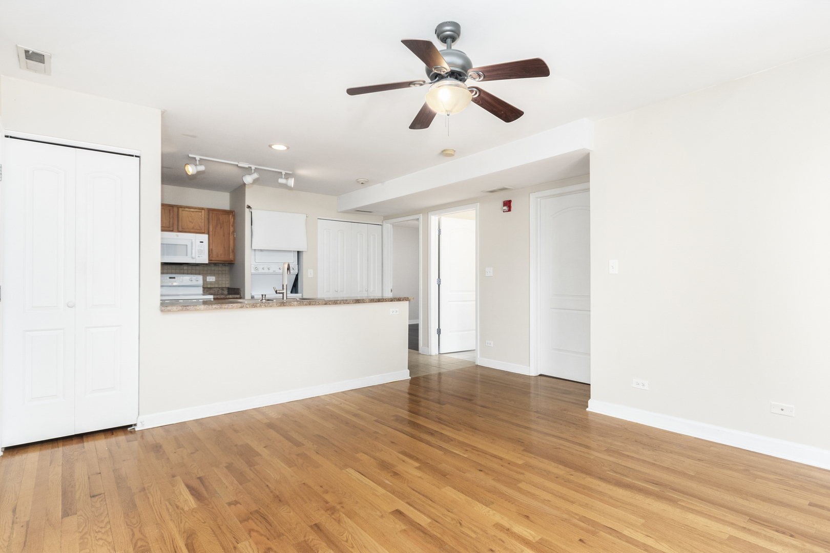 3447 Ridgeland Avenue, Unit 203 Berwyn, IL 60402 - Photo 4 of 17