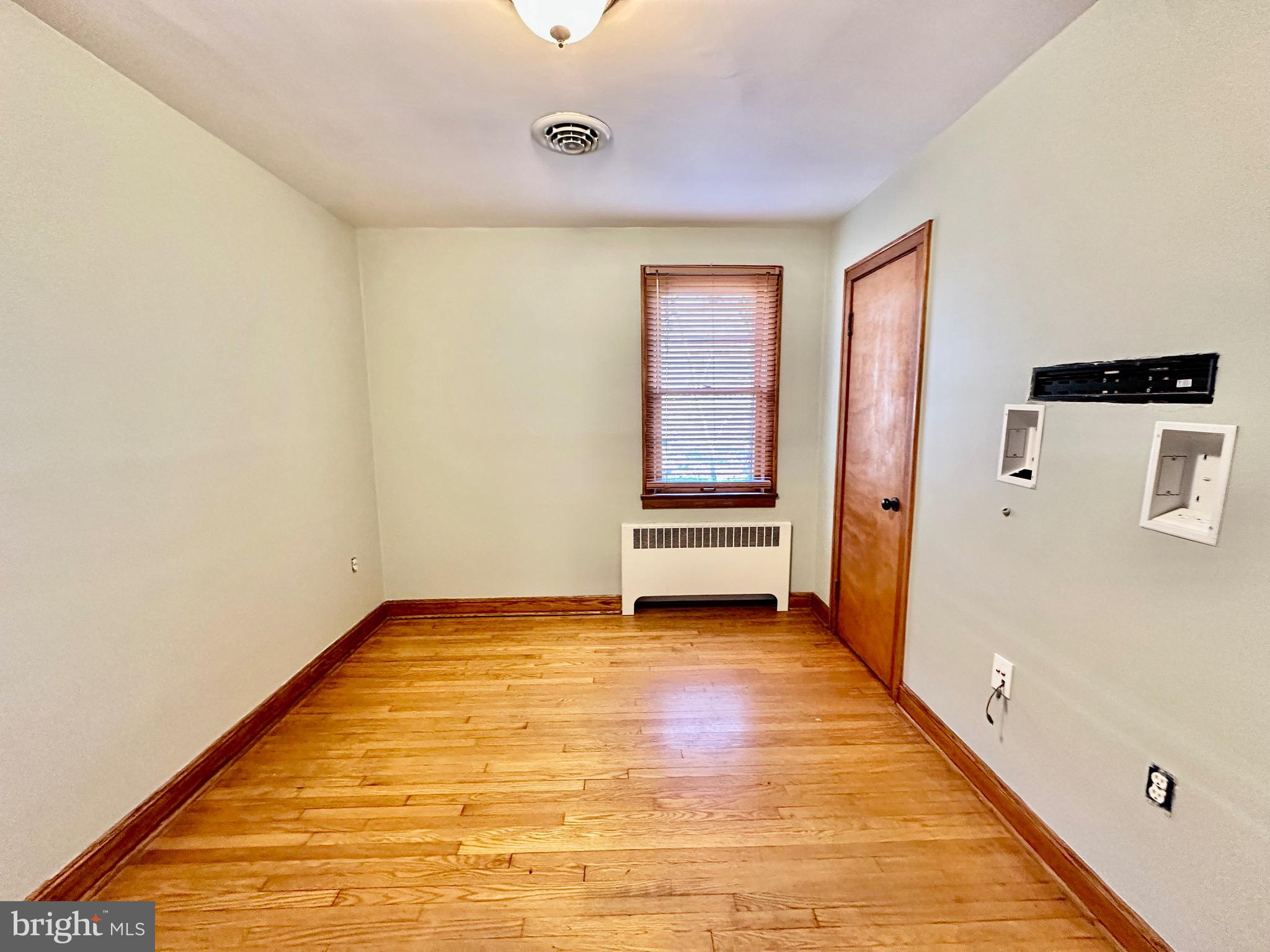 939 View Street Hagerstown, MD 21742 - Photo 15 of 24 a view of room with air conditioner and window