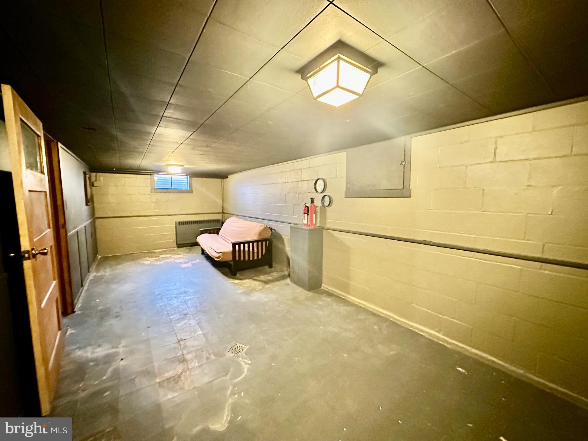 939 View Street Hagerstown, MD 21742 - Photo 19 of 24 a utility room with dryer and washer