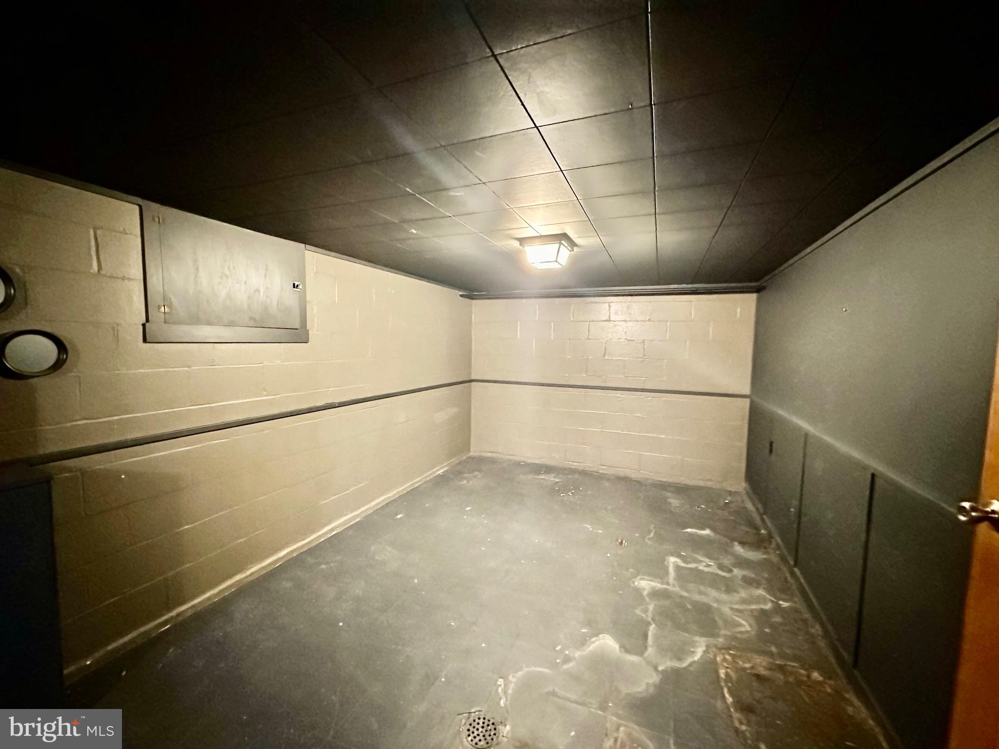 939 View Street Hagerstown, MD 21742 - Photo 20 of 24 a view of a garage