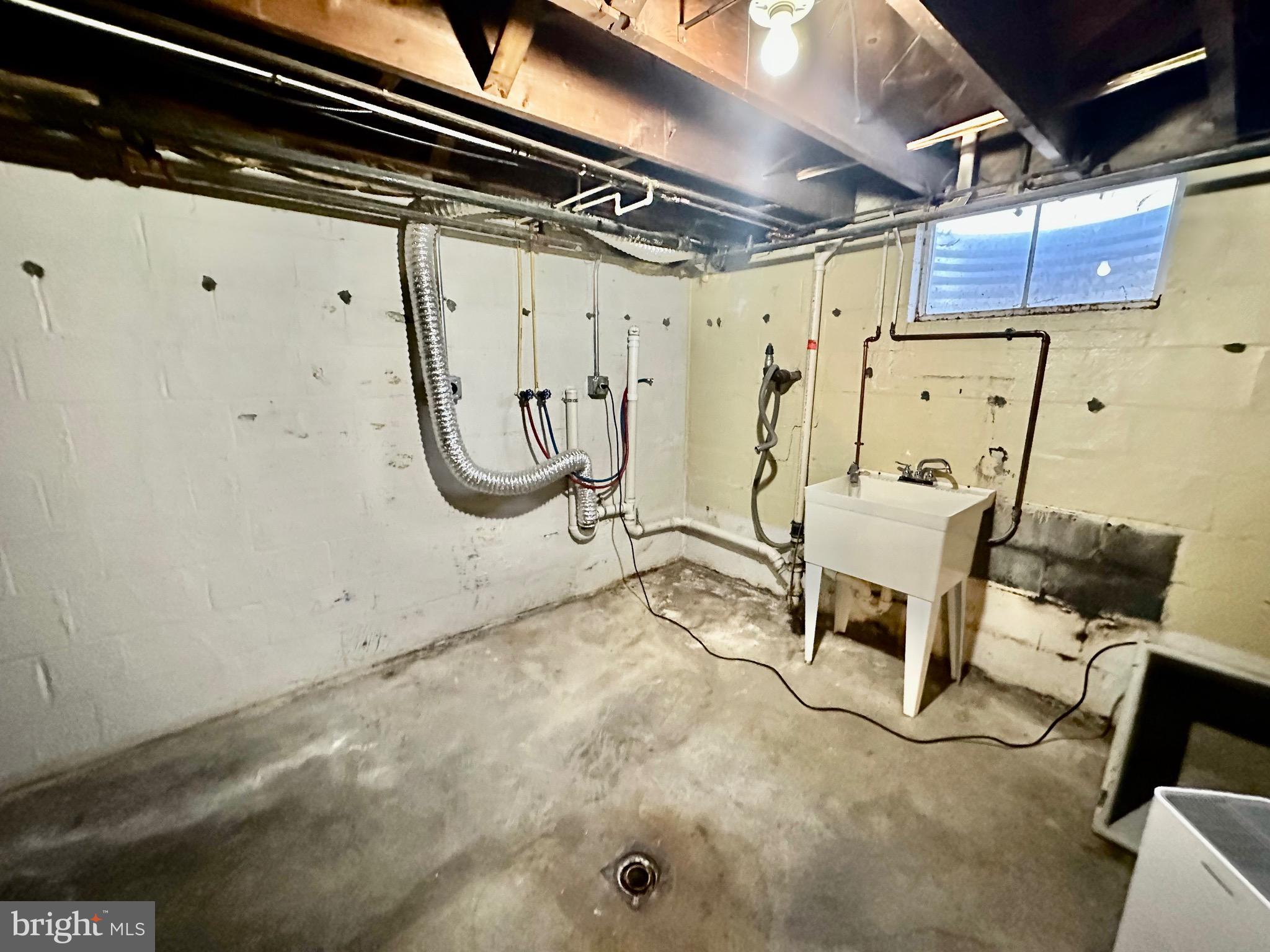 939 View Street Hagerstown, MD 21742 - Photo 21 of 24 a view of a storage & utility room