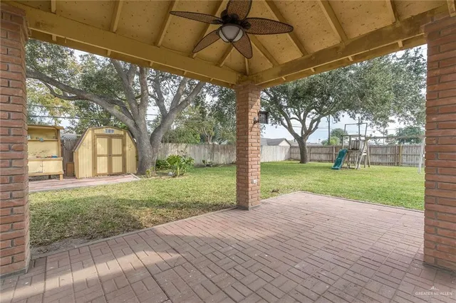 a view of a house with backyard and a garden