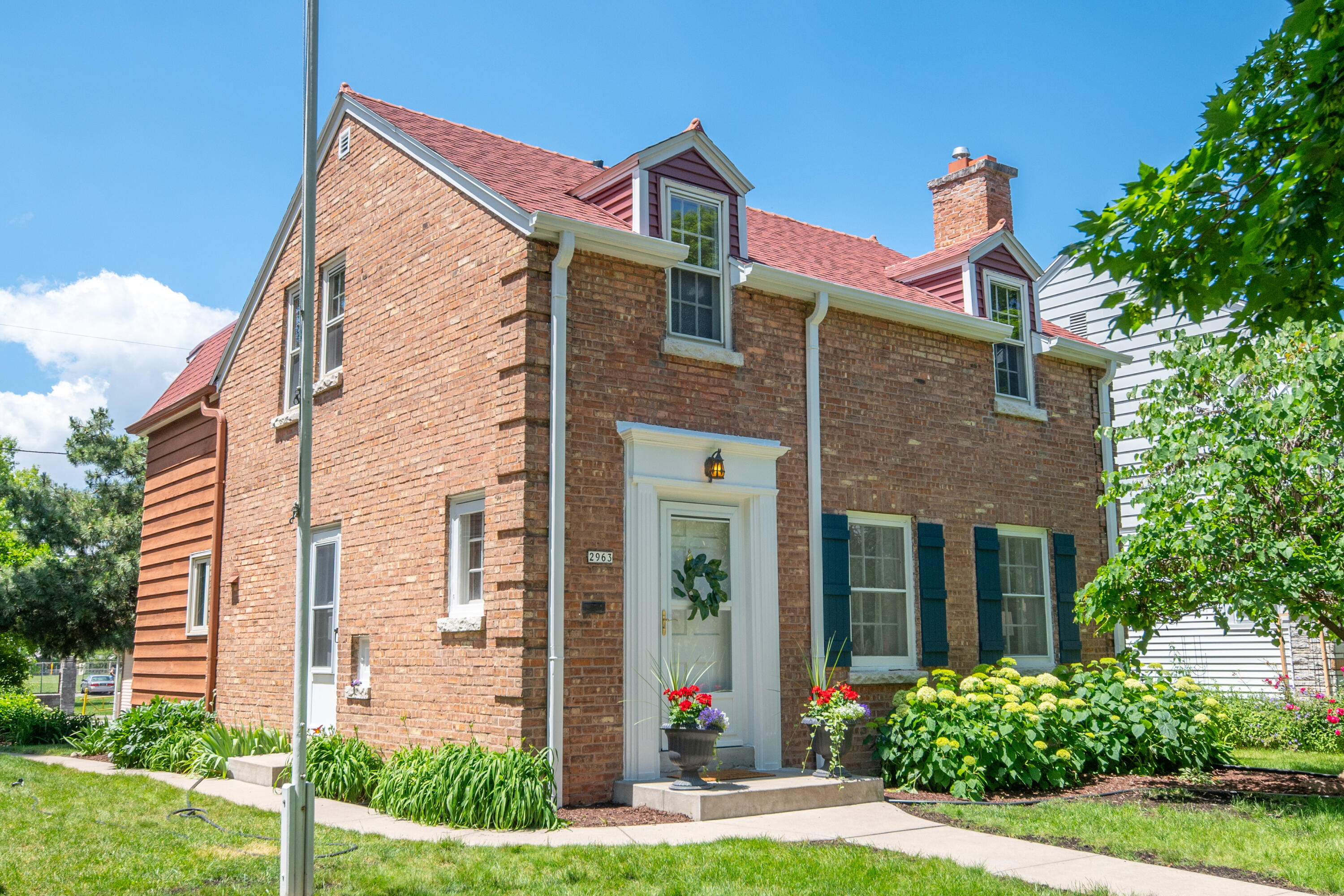 2963 North 70th Street Milwaukee, WI 53210 - Photo 4 of 43 4