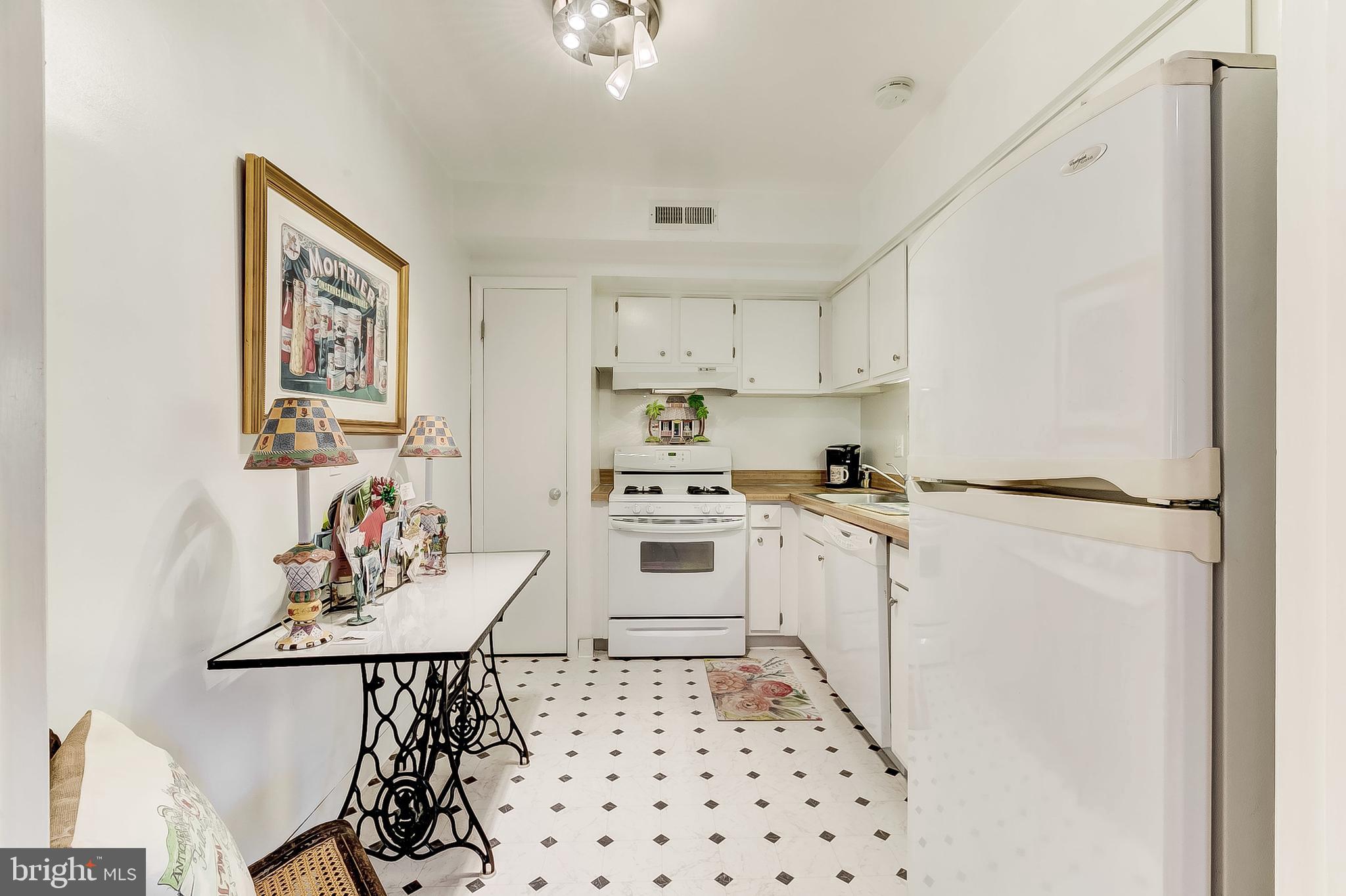 18 Cross Keys Road, Unit 18A Baltimore, MD 21210 - Photo 9 of 31