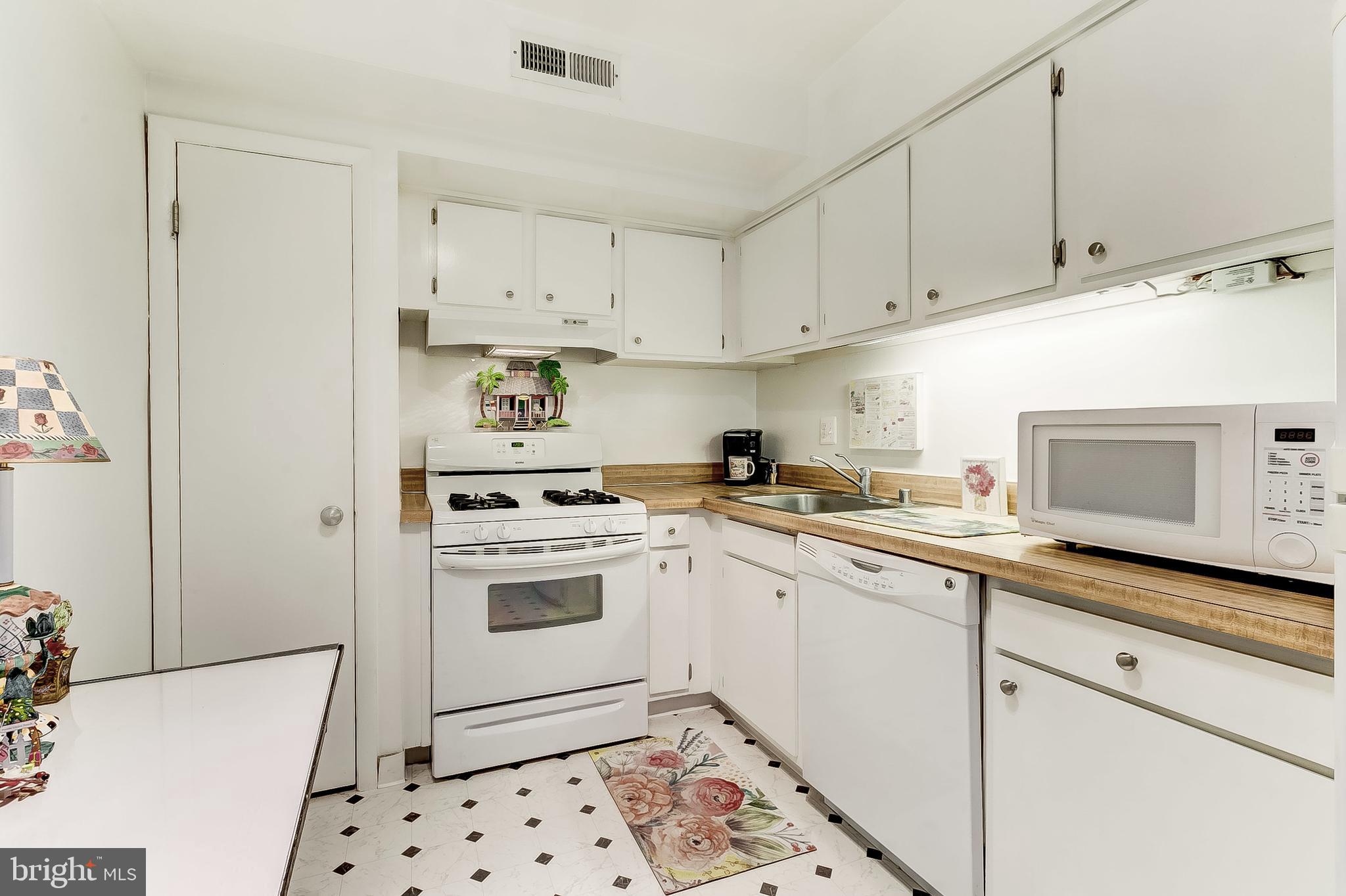 18 Cross Keys Road, Unit 18A Baltimore, MD 21210 - Photo 10 of 31