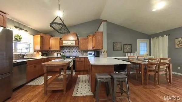 $399,900 | 1278 Fox Cir Drive, Mountain View, MO 65548