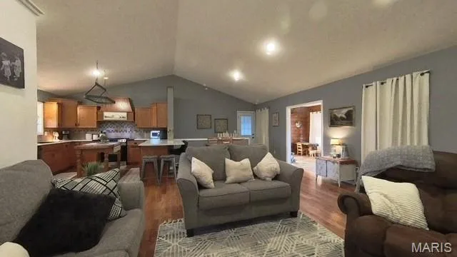 $399,900 | 1278 Fox Cir Drive, Mountain View, MO 65548