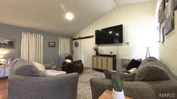 $399,900 | 1278 Fox Cir Drive, Mountain View, MO 65548