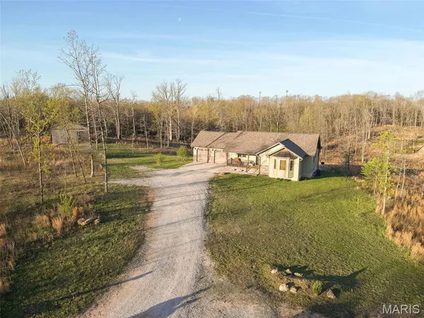 $399,900 | 1278 Fox Cir Drive, Mountain View, MO 65548