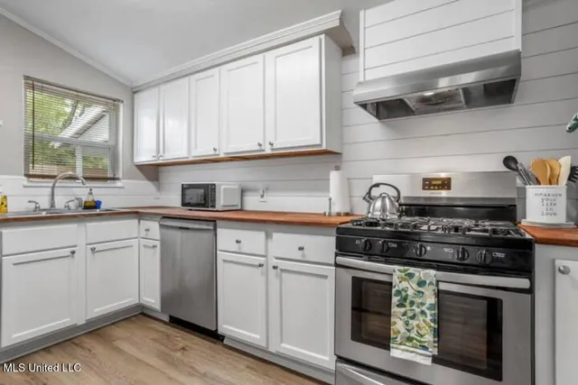 $2,100 | 1807 Curcor Drive, Gulfport, MS 39507