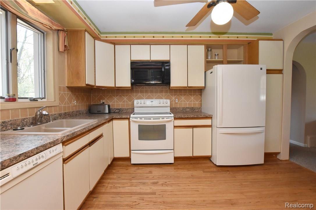 48520 West 9 Mile Road Novi, MI 48374 - Photo 18 of 35 Nine Mile Road_18.JPG