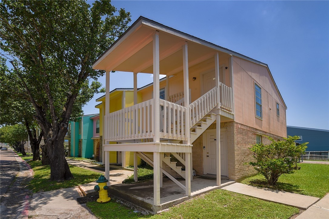 a view of a house with backyard and sitting area