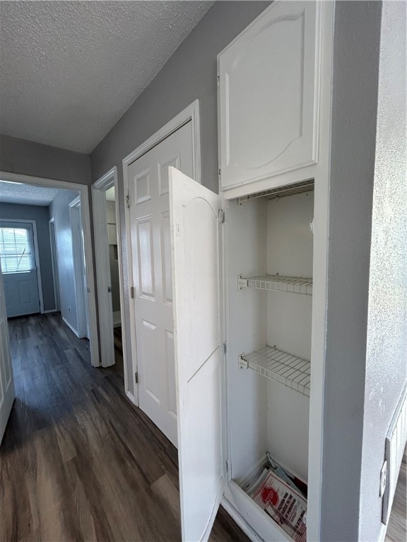 6702 Everhart Road, Unit I105 Corpus Christi, TX 78413 - Photo 8 of 19 a room with wooden floor and a window