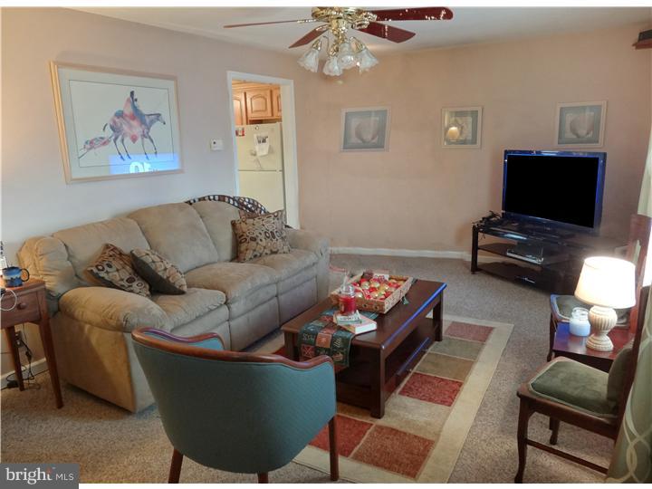 333 Chelsea Road Fairless Hills, PA 19030 - Photo 3 of 18 Living Room