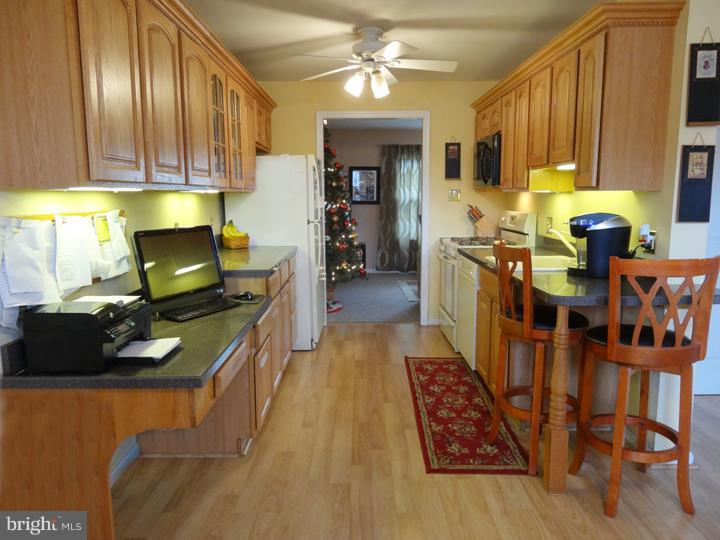 333 Chelsea Road Fairless Hills, PA 19030 - Photo 6 of 18 Kitchen
