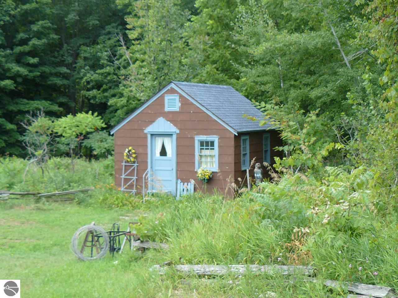 8103 South Lakeview Road Traverse City, MI 49684 - Photo 21 of 31 1775122-20.JPG