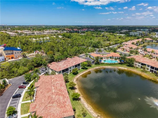 $2,100 | 15098 Palmer Lake Circle, Unit 205, Naples, FL 34109