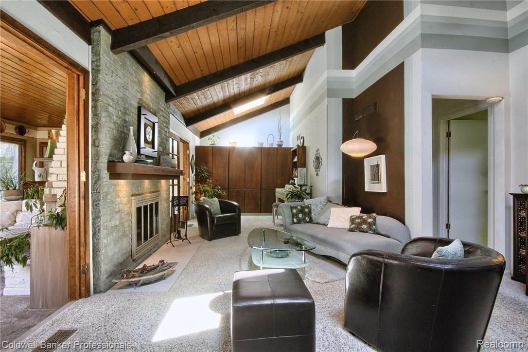 43442 Hanford Road Canton, MI 48187 - Photo 11 of 27 Living Room with Vaulted Ceiling