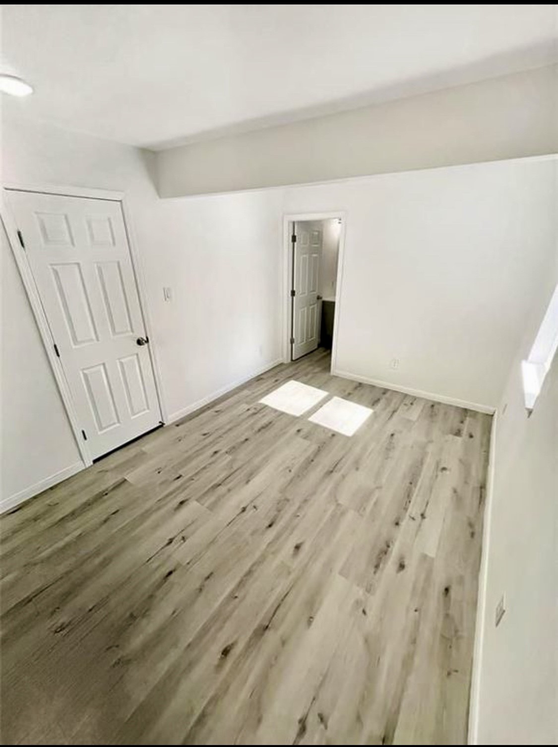 408 Commanche Road Conroe, TX 77316 - Photo 16 of 25 Bright, airy room with fresh white walls and elegant wood flooring, featuring ample natural light and a functional layout with a closet.