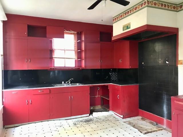 6962 Redbud Lane Ida, LA 71044 - Photo 14 of 40 a bathroom with a sink bath tub and a mirror