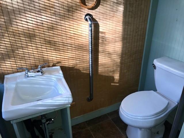 6962 Redbud Lane Ida, LA 71044 - Photo 22 of 40 a bathroom with a sink and toilet