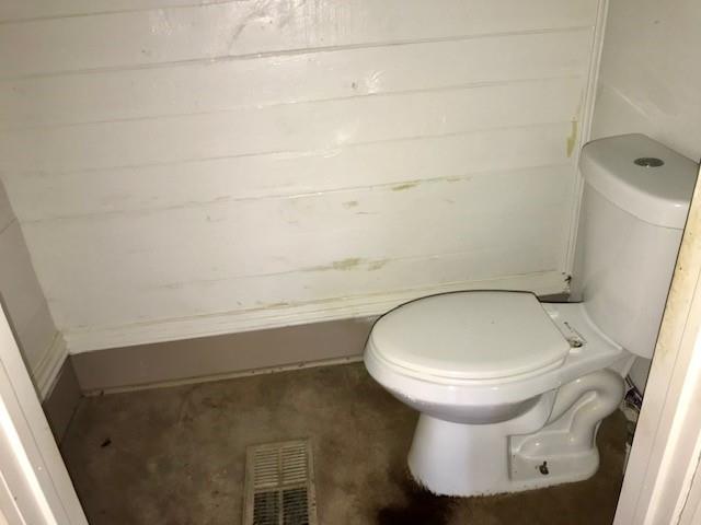 6962 Redbud Lane Ida, LA 71044 - Photo 31 of 40 a bathroom with a sink and a toilet