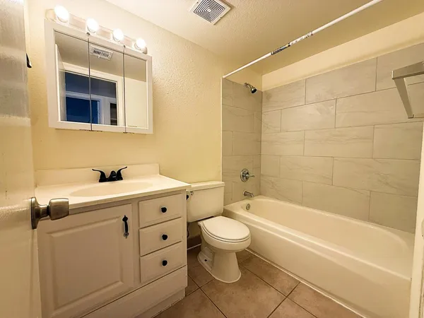 $1,195 | 4029 West Mesquite Lane, Phoenix, AZ 85019