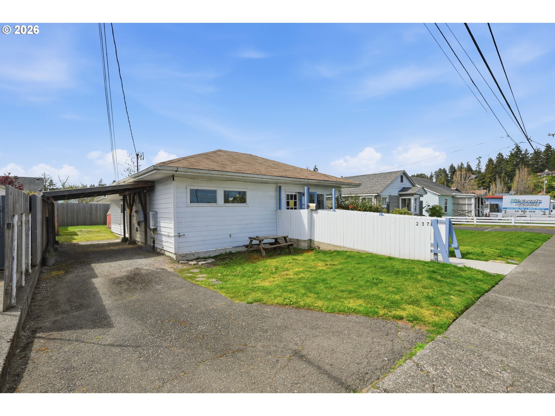 237 South 7th Street Coos Bay, OR 97420 - Photo 3 of 42