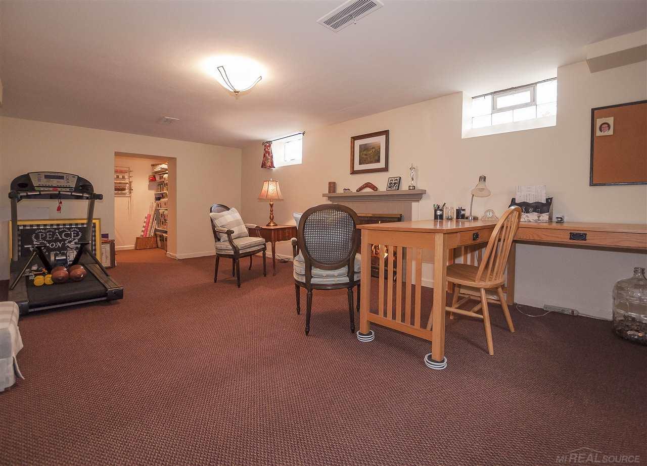 1652 Hawthorne Road Grosse Pointe, MI 48236 - Photo 44 of 55 31346344-43.JPG