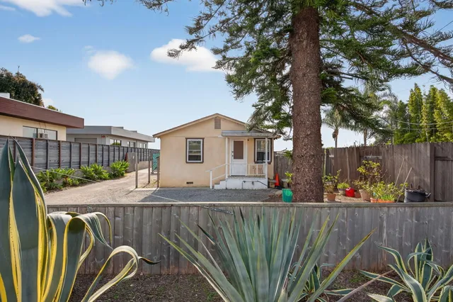 $1,585,000 | 4213 Carpinteria Avenue, Carpinteria, CA 93013