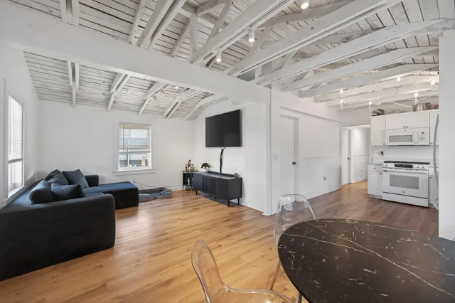 $1,585,000 | 4213 Carpinteria Avenue, Carpinteria, CA 93013