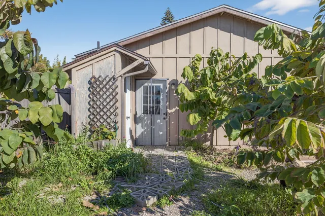 $1,585,000 | 4213 Carpinteria Avenue, Carpinteria, CA 93013
