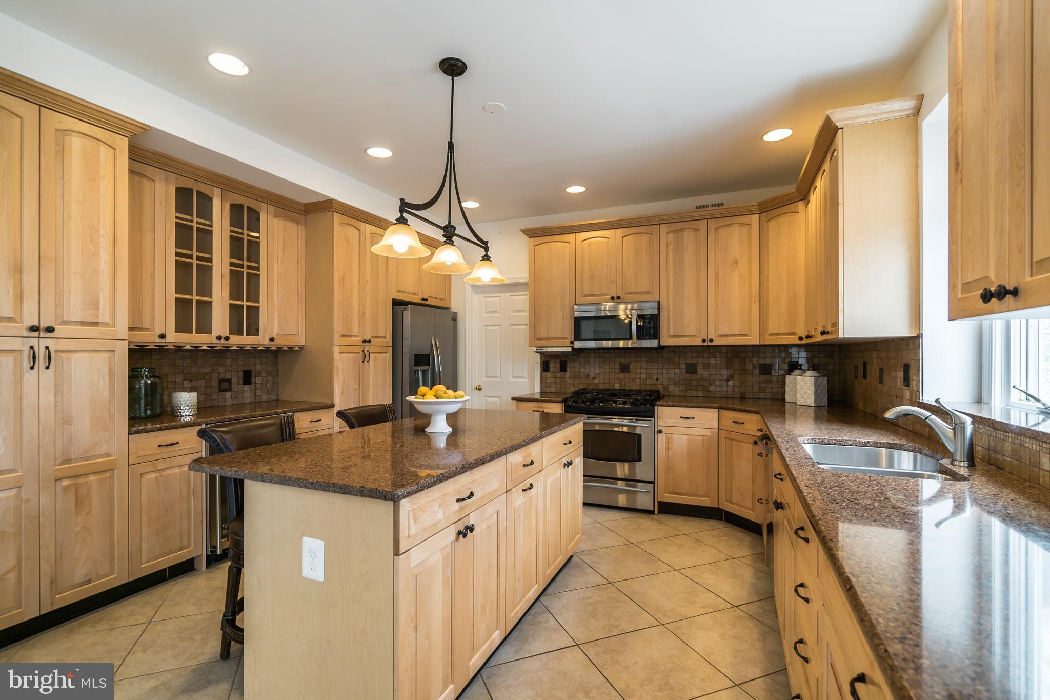 3545 Lakeview Circle Doylestown, PA 18902 - Photo 10 of 32 Kitchen