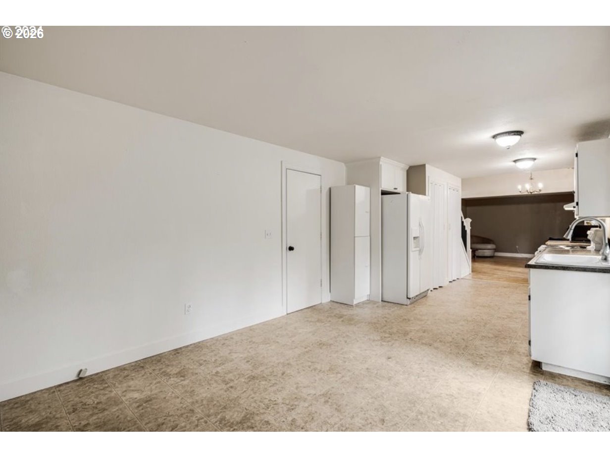 12740 Southwest Hart Road Beaverton, OR 97008 - Photo 17 of 33