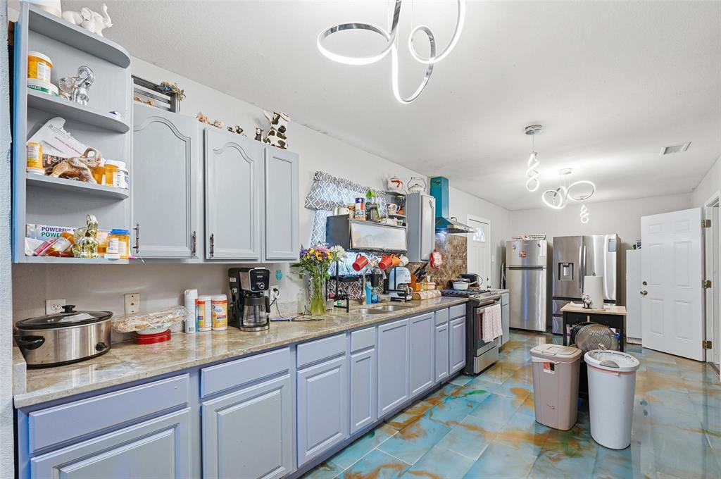 2010 Gross Road Dallas, TX 75228 - Photo 13 of 39