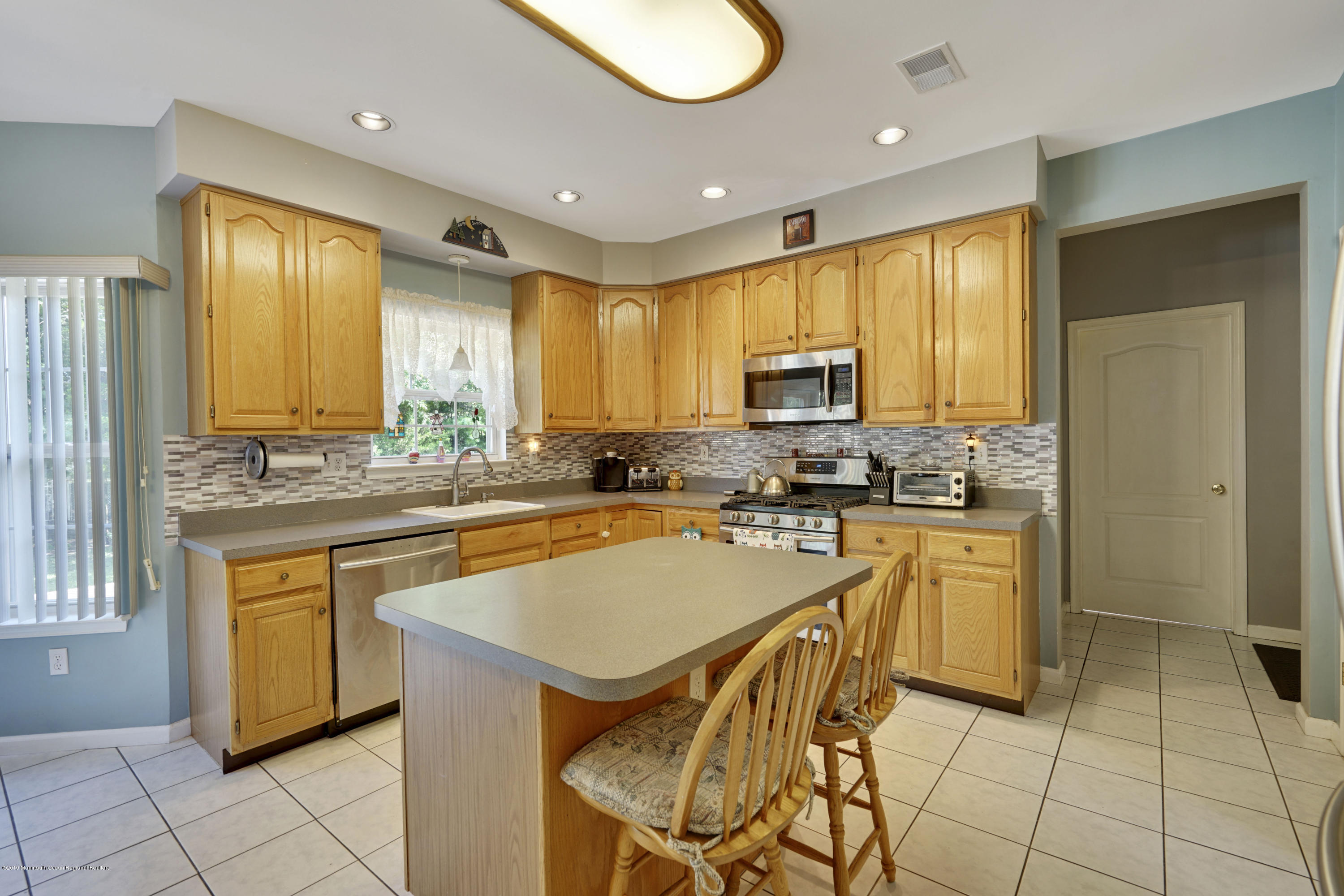 344 Meadowood Road Jackson, NJ 08527 - Photo 8 of 39 008_dsc01585-dsc01589