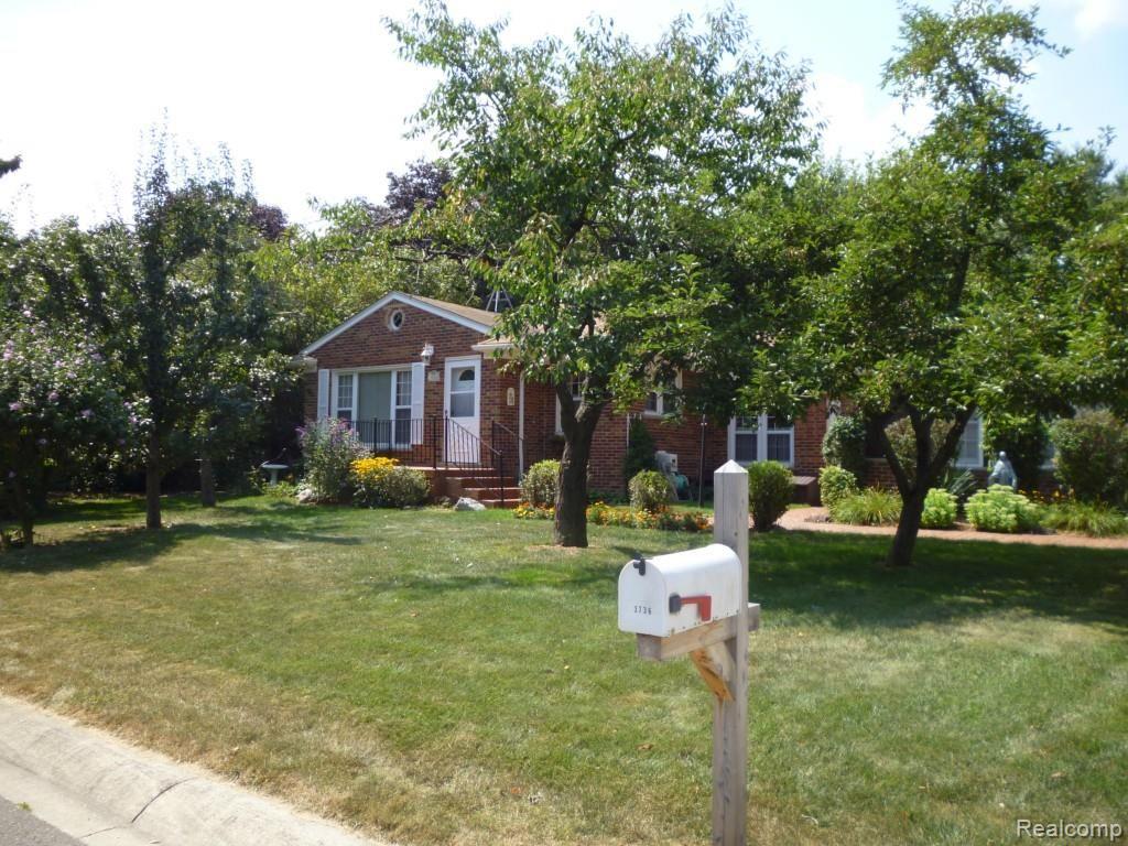 3736 Orchardview Avenue Rochester, MI 48307 - Photo 49 of 52 P1040174.jpg