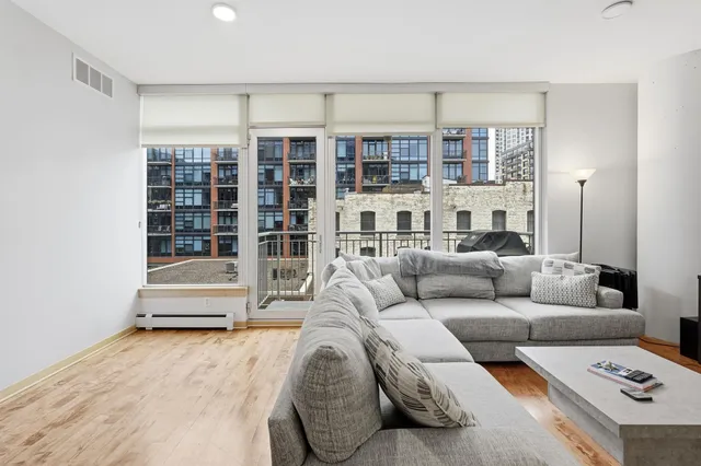 $2,700 | 215 10th Avenue South, Unit 333, Minneapolis, MN 55415