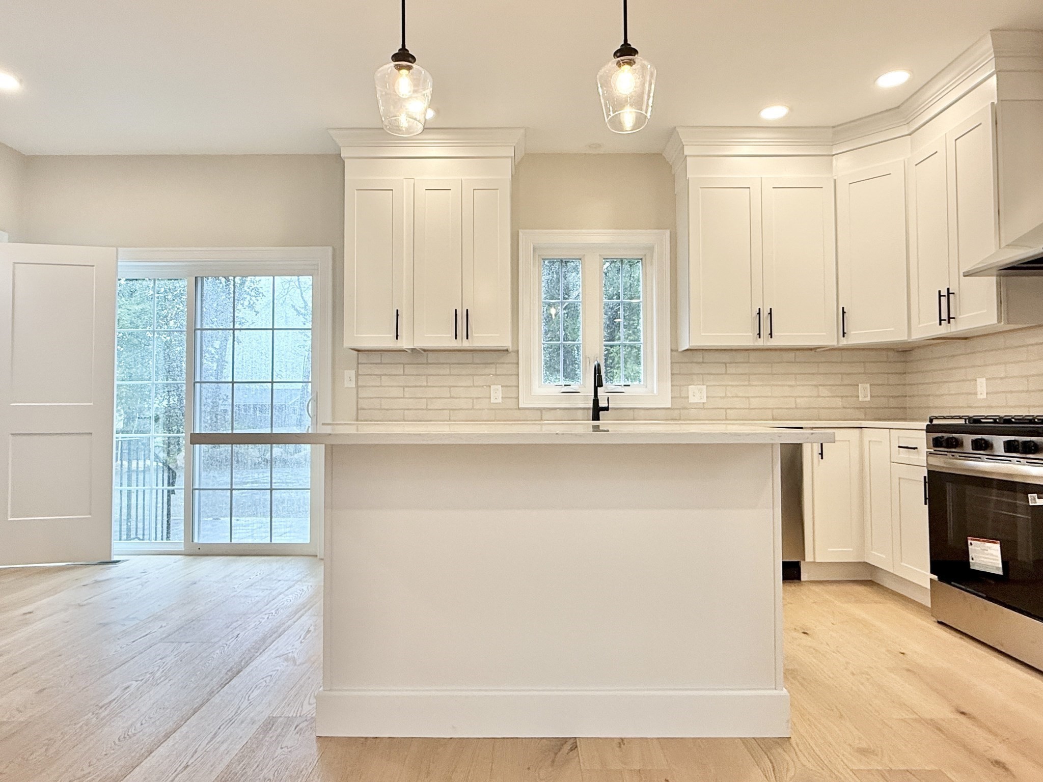 33 Tyng Road Tyngsborough, MA 01879 - Photo 4 of 41 Gallery Image 4
