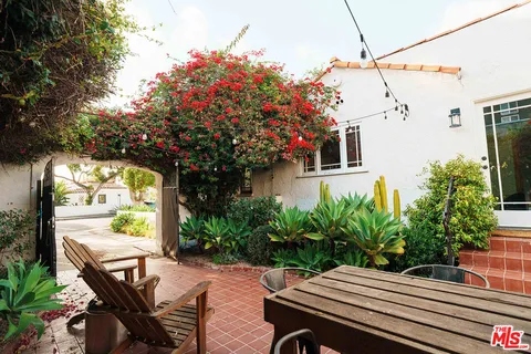 $2,449,000 | 1060 Superba Avenue, Venice, CA 90291