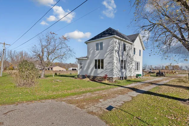 $425,000 | 55570 Highway 56, West Concord, MN 55985