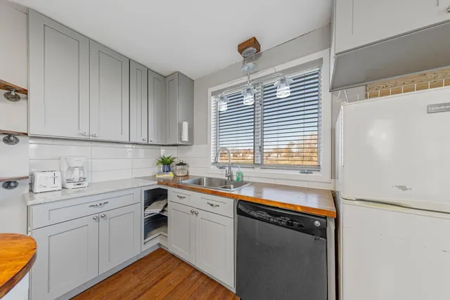 $425,000 | 55570 Highway 56, West Concord, MN 55985