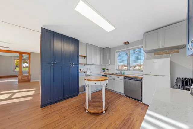 $425,000 | 55570 Highway 56, West Concord, MN 55985