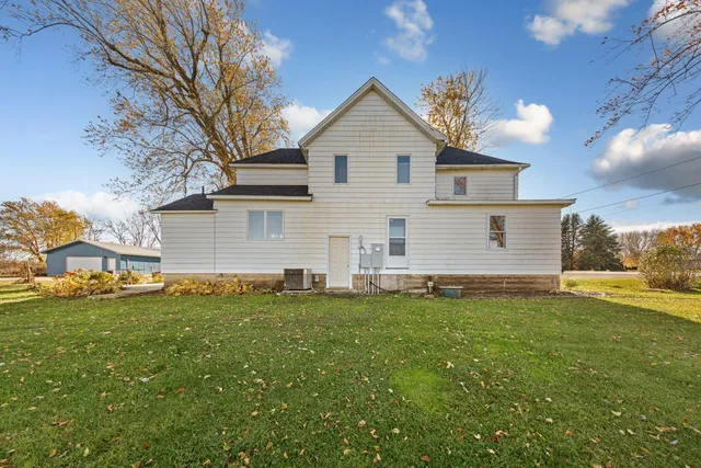 $425,000 | 55570 Highway 56, West Concord, MN 55985