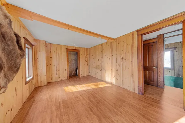 $425,000 | 55570 Highway 56, West Concord, MN 55985